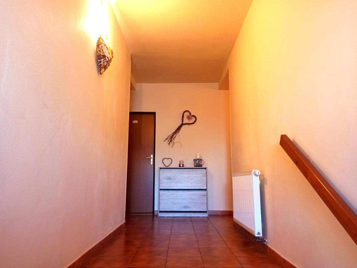 P&P Jicin Apartments - Soukrome 2-3 Luzkove Pokoje S Vlastni Kuchyni A Koupelnou Exterior foto