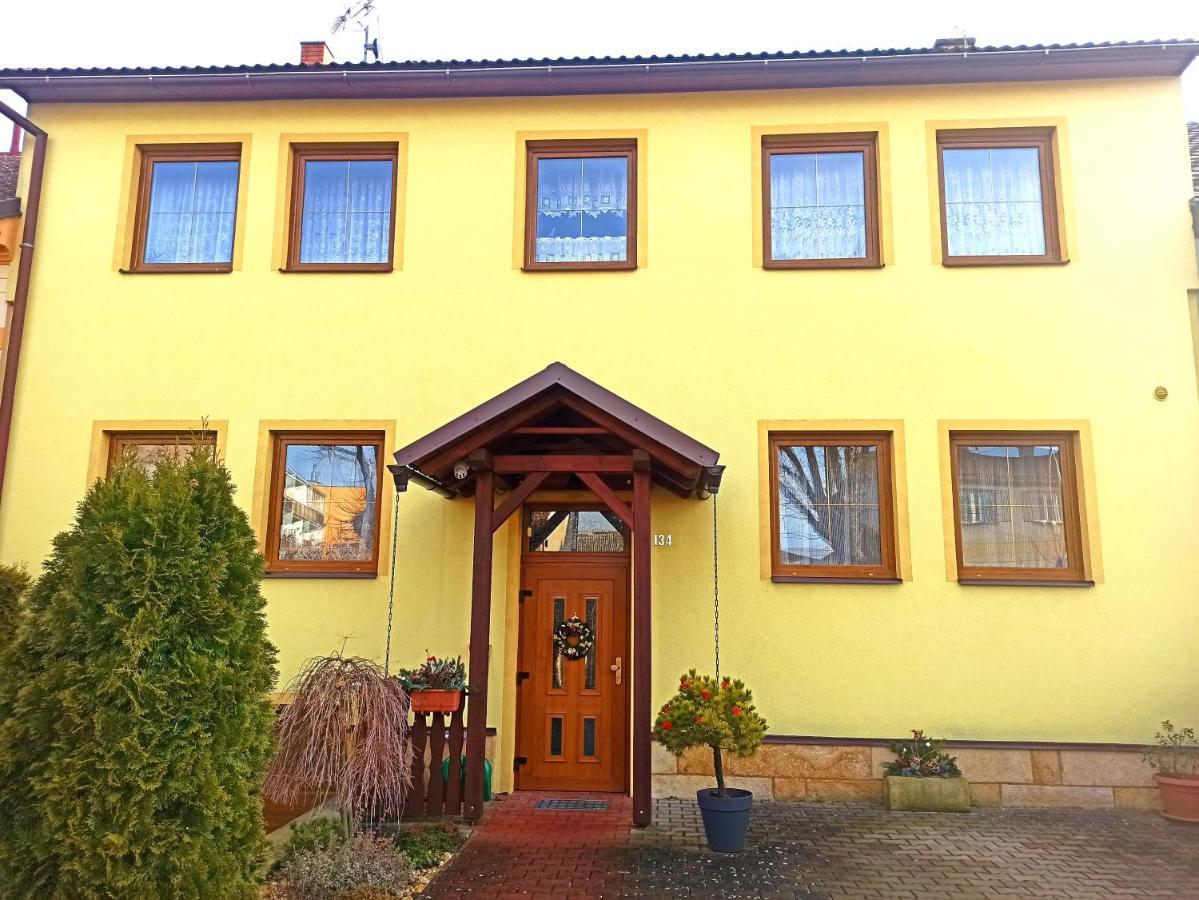 P&P Jicin Apartments - Soukrome 2-3 Luzkove Pokoje S Vlastni Kuchyni A Koupelnou Exterior foto